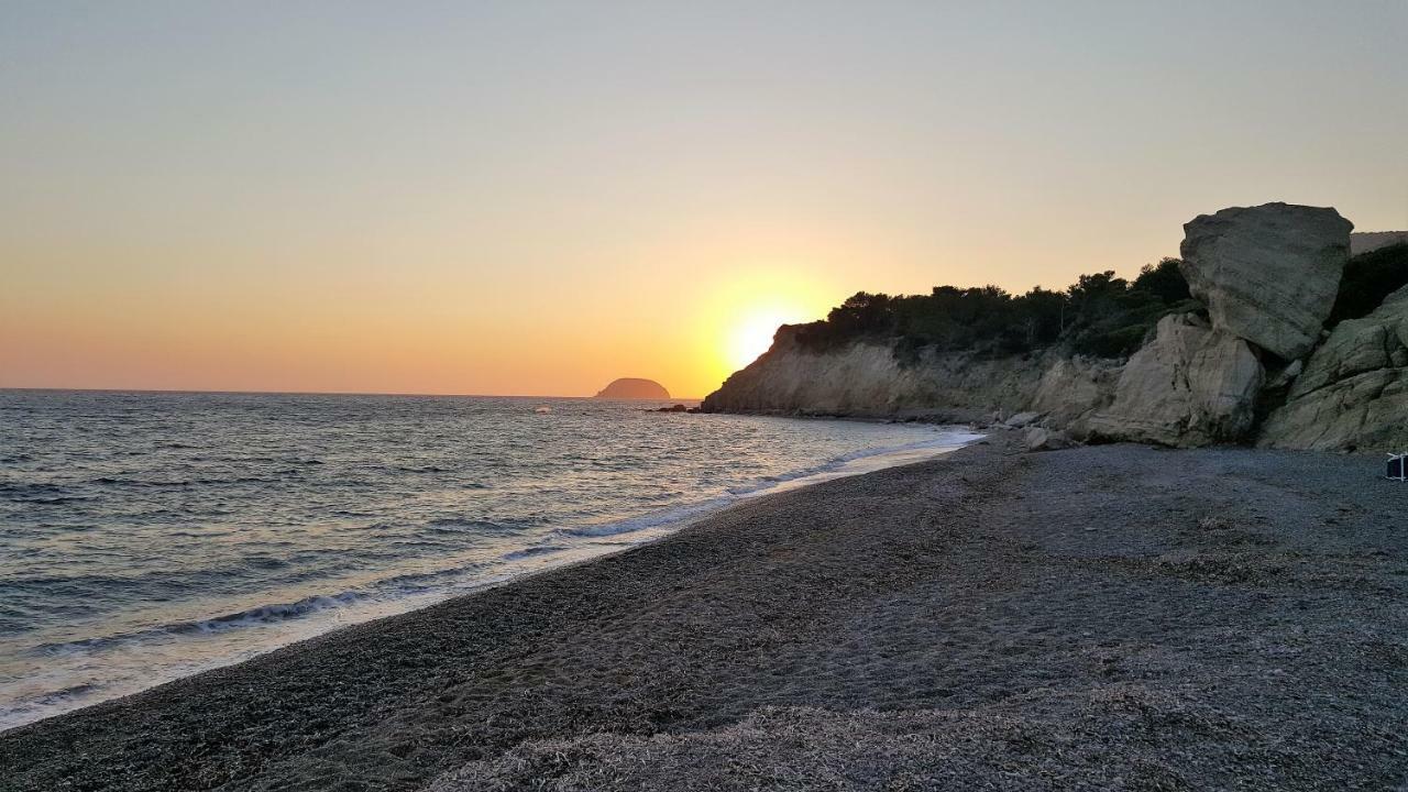Limeri Traditional Guest House Monolithos  المظهر الخارجي الصورة